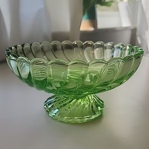 EGERMANN SWIRL ART GREEN BOHEMIAN GLASS BOWL CZECH REPUBLIC 7'' WIDE. NEW ON BOX
